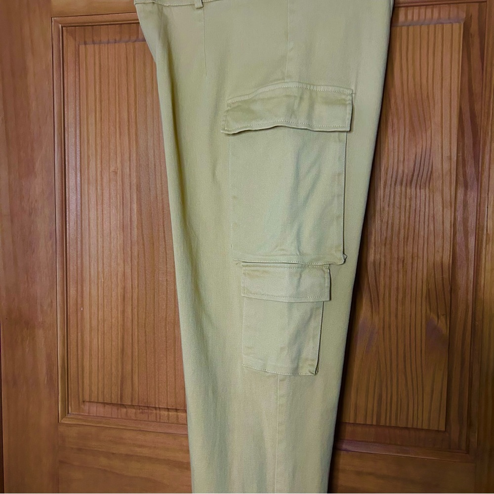 Women’s Tan Cargo Pants - Picture 4 of 8